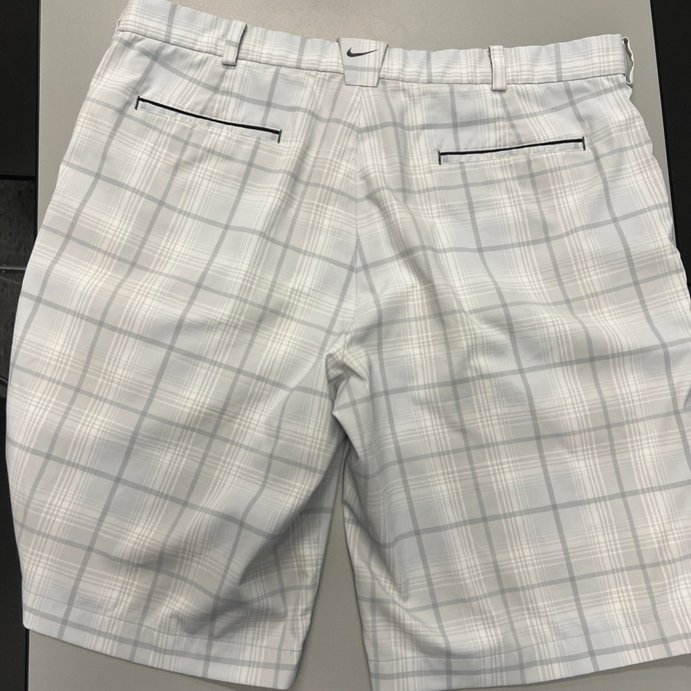 NIKE GOLF DRI FIT TOUR PERFORMANCE GRAY PLAID SHORTS MEN'S SIZE 38 X 11’ EUC - Picture 4 of 7